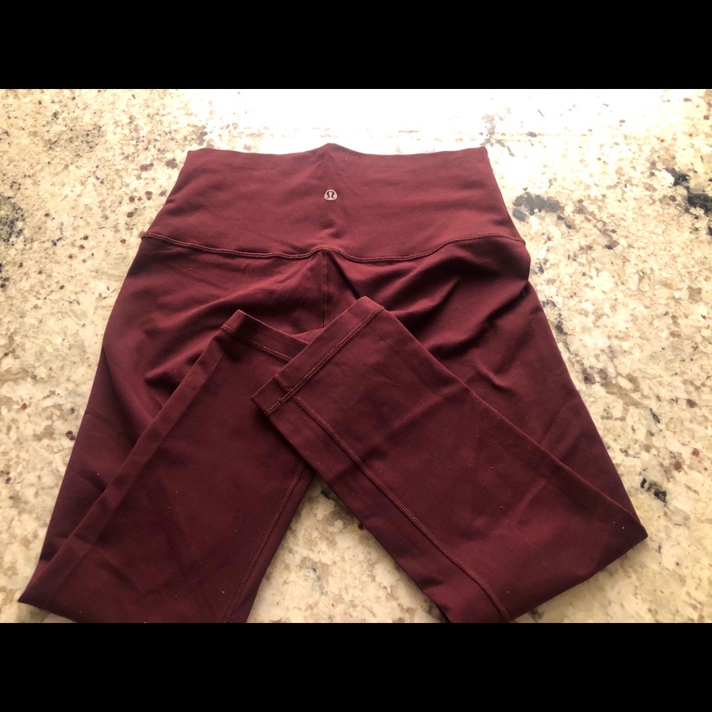 Lulu Lemon Wunder Under 23” Burgundy